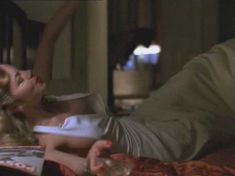 Голая Грета Скакки в фильме «Белое зло» фото #2