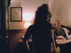 Голая Грета Скакки в фильме «Белое зло» фото #9