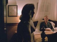 Голая Грета Скакки в фильме «Белое зло» фото #11