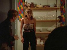 Голая Грета Скакки в фильме «Парень из фирмы «Кока-Кола»» фото #2