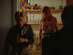 Голая Грета Скакки в фильме «Парень из фирмы «Кока-Кола»» фото #3