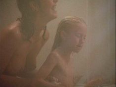 Голая Грета Скакки в фильме «Парень из фирмы «Кока-Кола»» фото #11