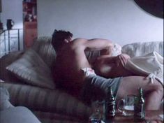 Гриффин Дрю засветила грудь в фильме «Подделка» фото #2