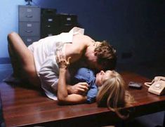 Голая Гэйл Харрис в фильме «Сестры в камере. Загнанные за решетку» фото #5