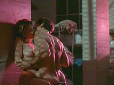 Дайан Лэйн показала голую грудь в фильме «Знаки жизни» фото #3