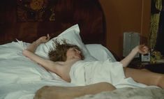 Голая Далила Ди Лаззаро в фильме «Троих нужно убрать» фото #1