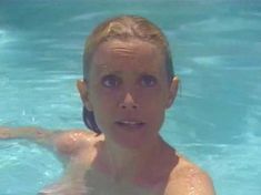 Полностью голая Дана Плато в фильме «Другие черты» фото #4