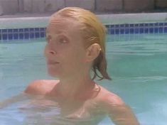 Полностью голая Дана Плато в фильме «Другие черты» фото #6