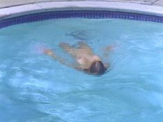 Полностью голая Дана Плато в фильме «Другие черты» фото #8