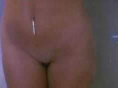 Полностью голая Дана Плато в фильме «Другие черты» фото #9