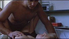 Голая Дарлэнн Флюгел в фильме «Жить и умереть в Лос-Анджелесе» фото #5