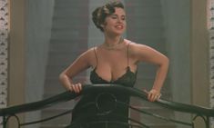 Голая Дебора Каприольо в фильме «Паприка» фото #33