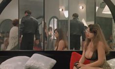 Голая Дебора Каприольо в фильме «Паприка» фото #98