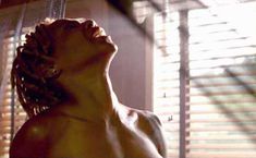 Голая Дебра Уилсон в фильме «До мозга костей» фото #3