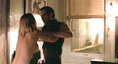 Дениз Кросби засветила грудь в фильме «48 часов» фото #1