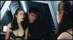 Дениз Ричардс в прозрачном лифчике в фильме «Звездный десант» фото #1