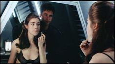 Дениз Ричардс в прозрачном лифчике в фильме «Звездный десант» фото #2