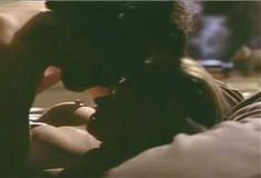 Голая Джанет Ганн в фильме «Ночной беглец»