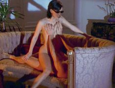 Голая Джезебель Бонд в фильме «Сексуальная магия» фото #8