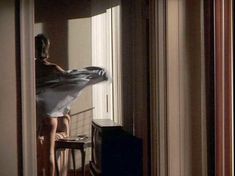 Джейми Ли Кёртис засветила грудь в фильме «Идеально» фото #2