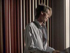 Джейми Ли Кёртис засветила грудь в фильме «Идеально» фото #4