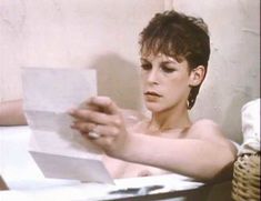 Голая Джейми Ли Кёртис в фильме «Любовные письма» фото #1