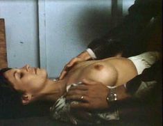 Голая Джейми Ли Кёртис в фильме «Любовные письма» фото #5