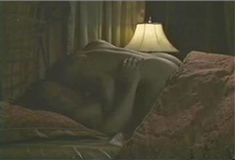 Голая грудь Джейми Лунер в фильме «Жертвоприношение» фото #2