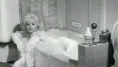 Голая Джейн Мэнсфилд в фильме «Обещания! Обещания!» фото #2