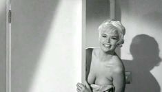 Голая Джейн Мэнсфилд в фильме «Обещания! Обещания!» фото #5