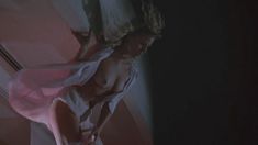 Голая Джеки Суонсон в фильме «Смертельное оружие» фото #3