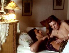 Полностью голая Джемма Редгрейв в сериале «Будда из пригорода» фото #7