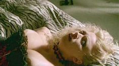 Голая Дженна Джеймсон в фильме «Лузер» фото #8