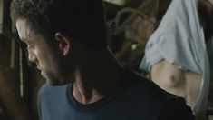 Голая Дженна Тиам в сериале «Возвращённые» фото #5