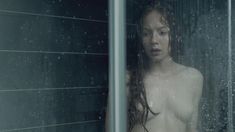 Голая Дженна Тиам в сериале «Возвращённые» фото #14