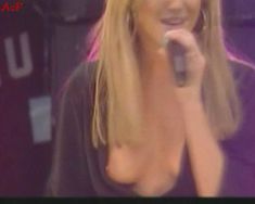 Красотка Дженни Фрост засветила грудь во время концерта Atomic Kitten фото #3