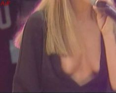 Красотка Дженни Фрост засветила грудь во время концерта Atomic Kitten фото #4