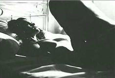 Голая грудь Дженнифер Гатти в фильме «Двойное разоблачение» фото #4