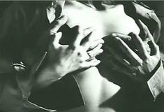 Голая грудь Дженнифер Гатти в фильме «Двойное разоблачение» фото #5