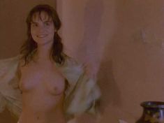 Голая Дженнифер Джейсон Ли в фильме «Одинокая белая женщина» фото #1