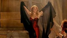 Дженнифер Лайонс засветила сосок в фильме «Трансильмания» фото #2