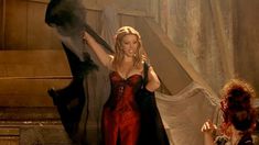 Дженнифер Лайонс засветила сосок в фильме «Трансильмания» фото #3