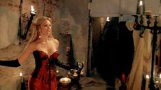 Дженнифер Лайонс засветила сосок в фильме «Трансильмания» фото #5