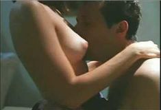 Голая Дженнифер Рубин в фильме «Женщина-оса» фото #6