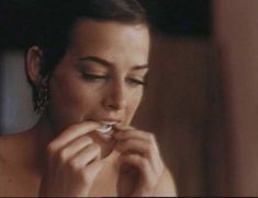 Голая Дженнифер Рубин в фильме «Святые и грешники» фото #7