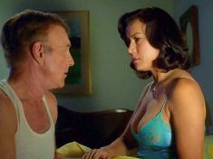 Дженнифер Тилли засветила сосок в фильме «Пансион Джерико» фото #2