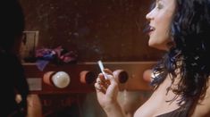 Голая Дженнифер Тилли в фильме «Танцы в «Голубой игуане»» фото #8