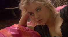 Дженнифер Холлэнд засветила сосок в фильме «Сестринское братство» фото #2