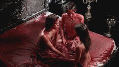 Голая Джессика Барден в сериале «Страшные сказки» фото #5