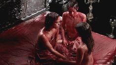 Голая Джессика Барден в сериале «Страшные сказки» фото #6